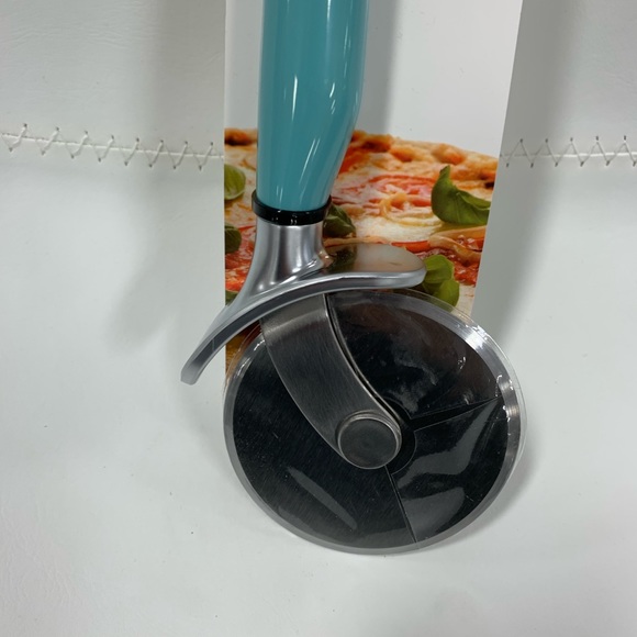 KitchenAid Turquoise Pizza Cutter New - Picture 2 of 3